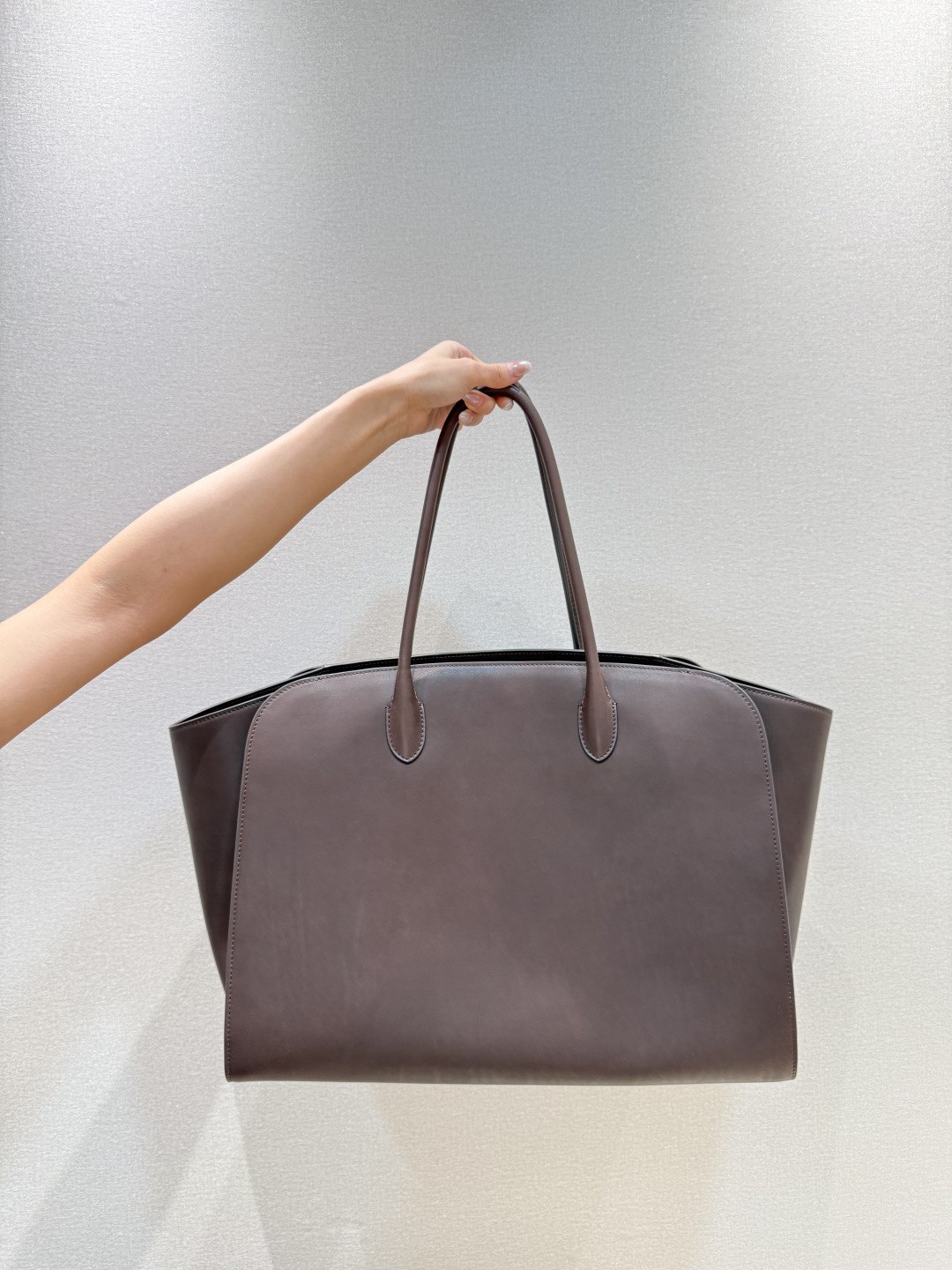 더 로우 마를로 17 토트백