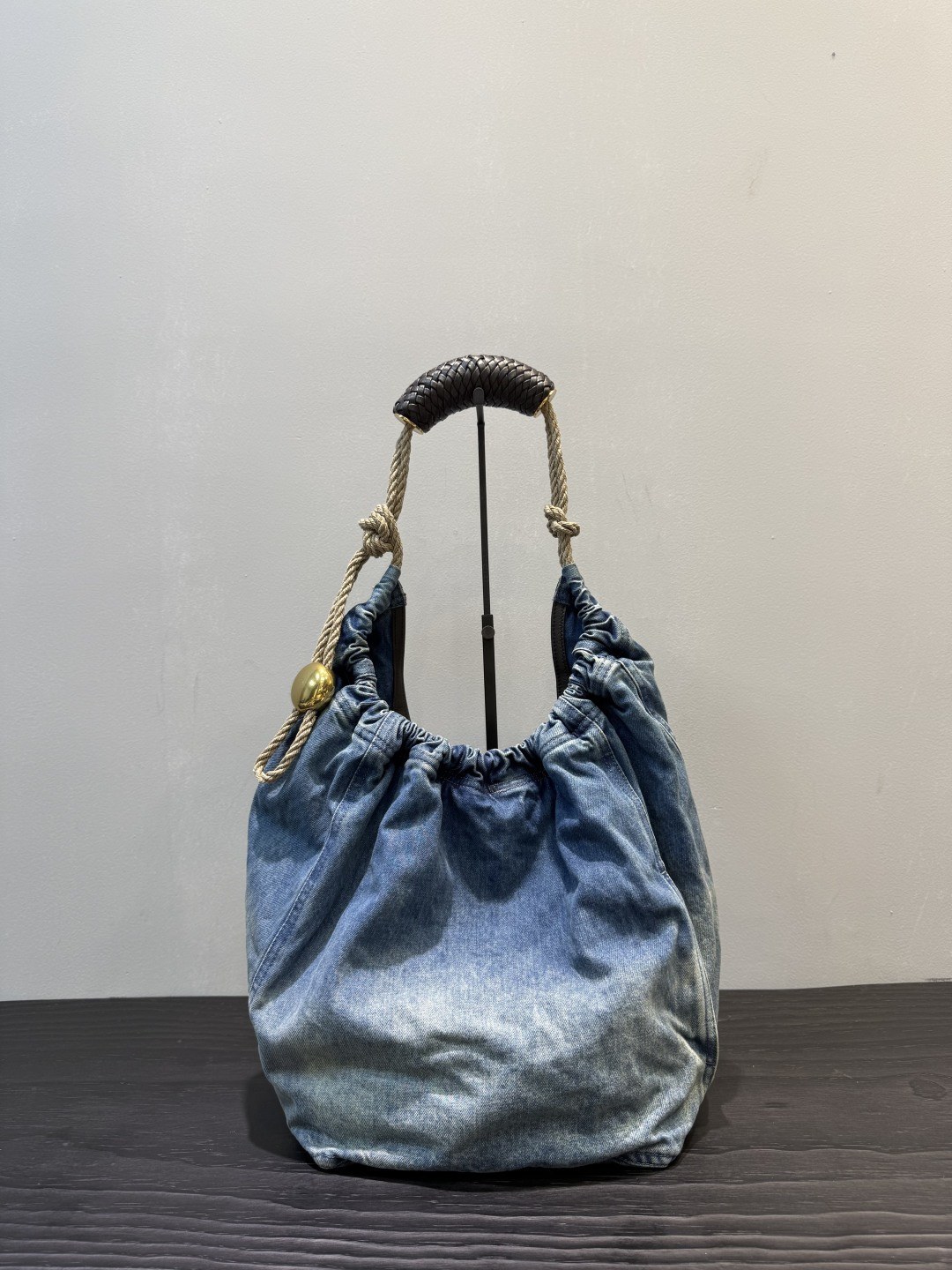 로에베 스퀴즈 백 데님