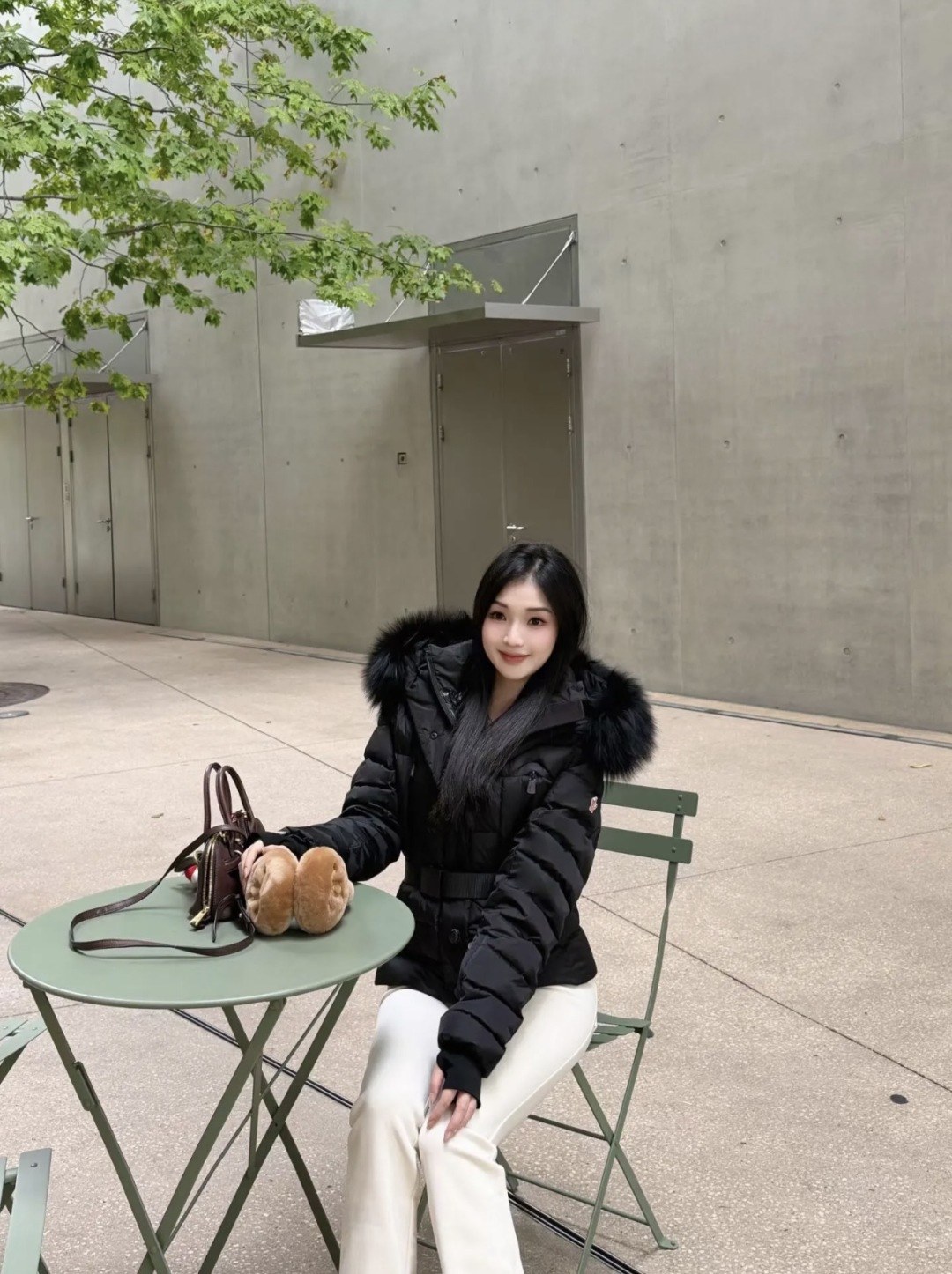 몽클레르 베벌리(Beverley) 여성 후드 폭스 퍼 트리밍 벨티드 다운 스키 재킷